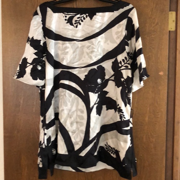 White House Black Market silk kimono style top - Picture 3 of 3